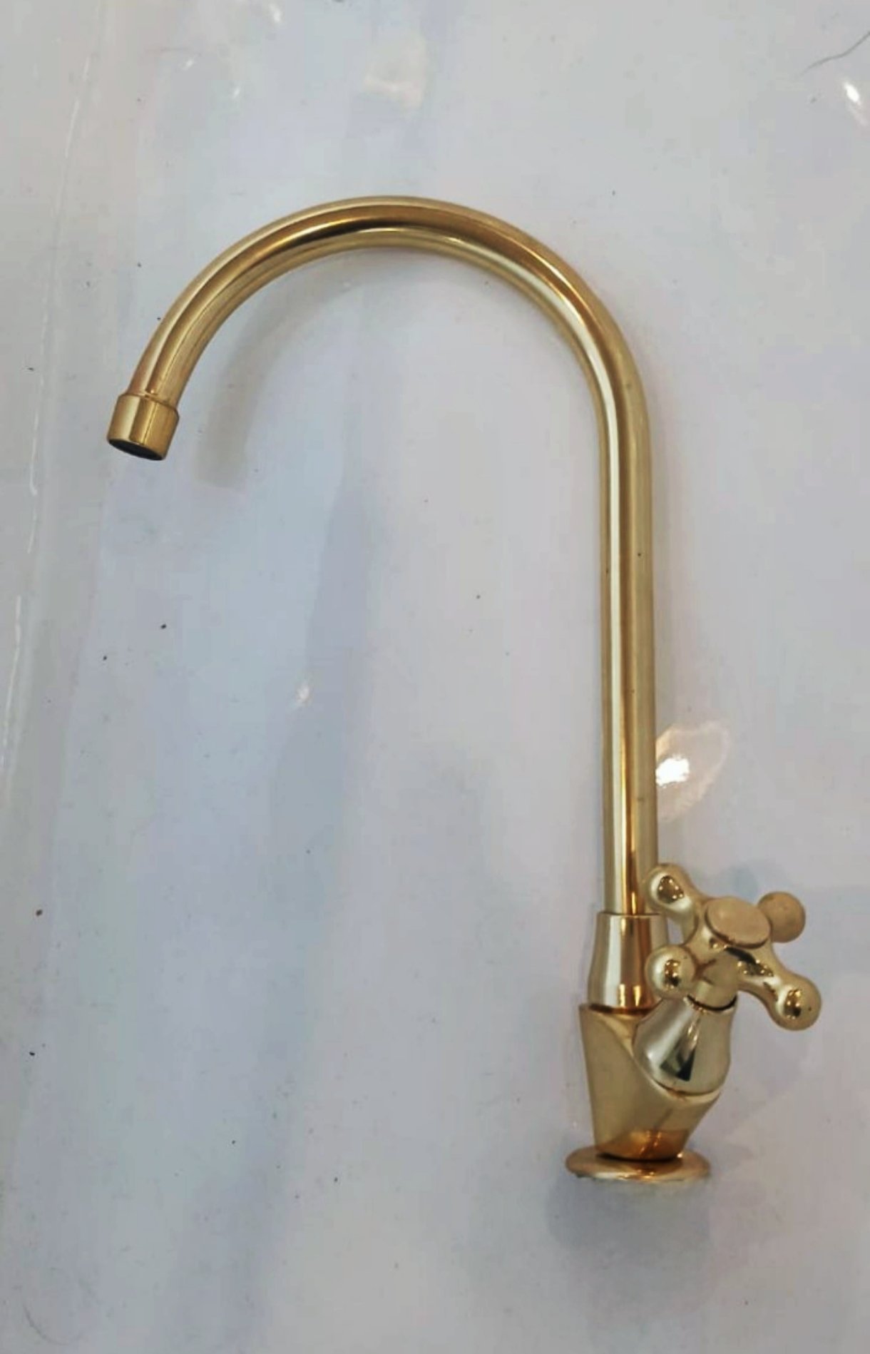 Llave de agua fría alta para lavamanos vessel con manija lateral en bronce