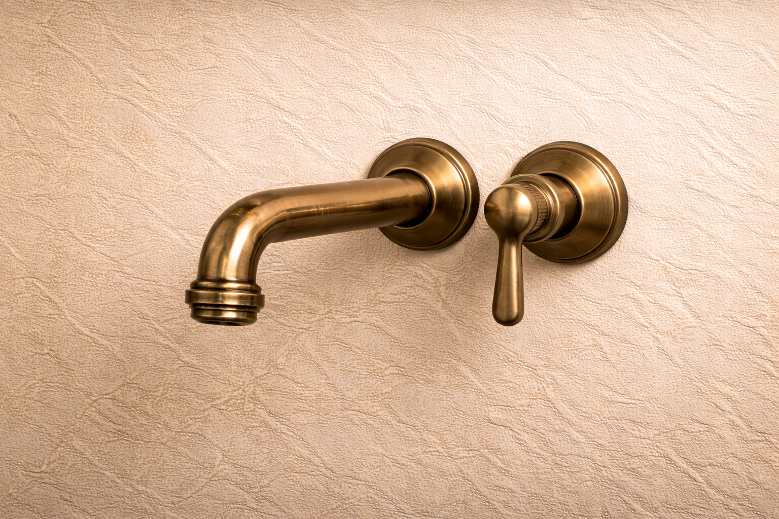 Monocontrol de pared cuello de cisne corto en bronce para lavamanos