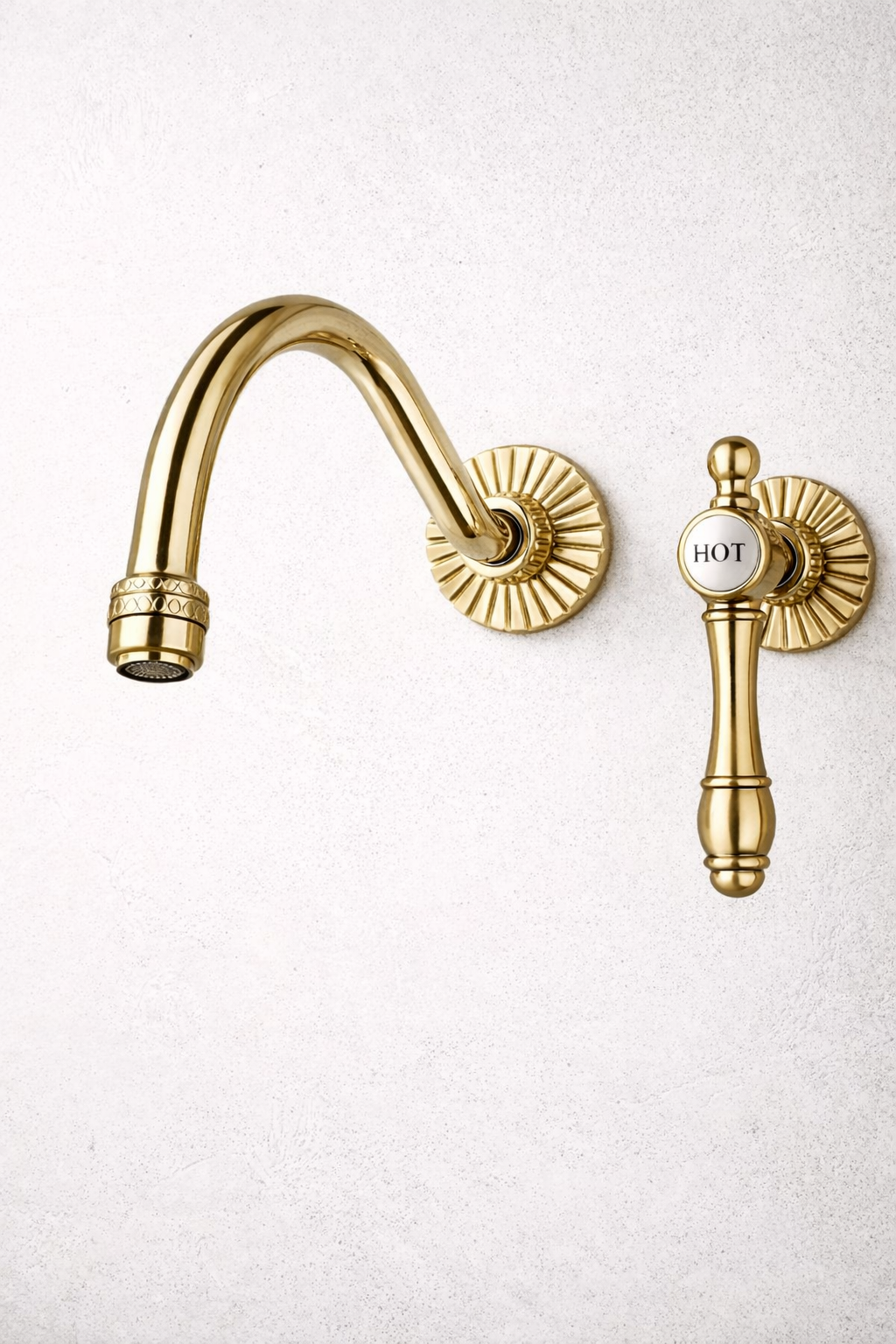 Monocontrol de pared victoriano en bronce para lavamanos con detalles clásicos