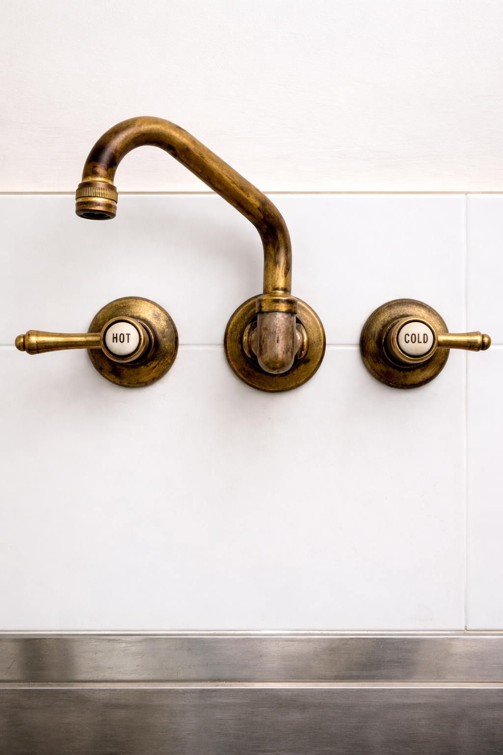 Mezclador 8 pulgadas de pared con manijas palanca en bronce para lavamanos