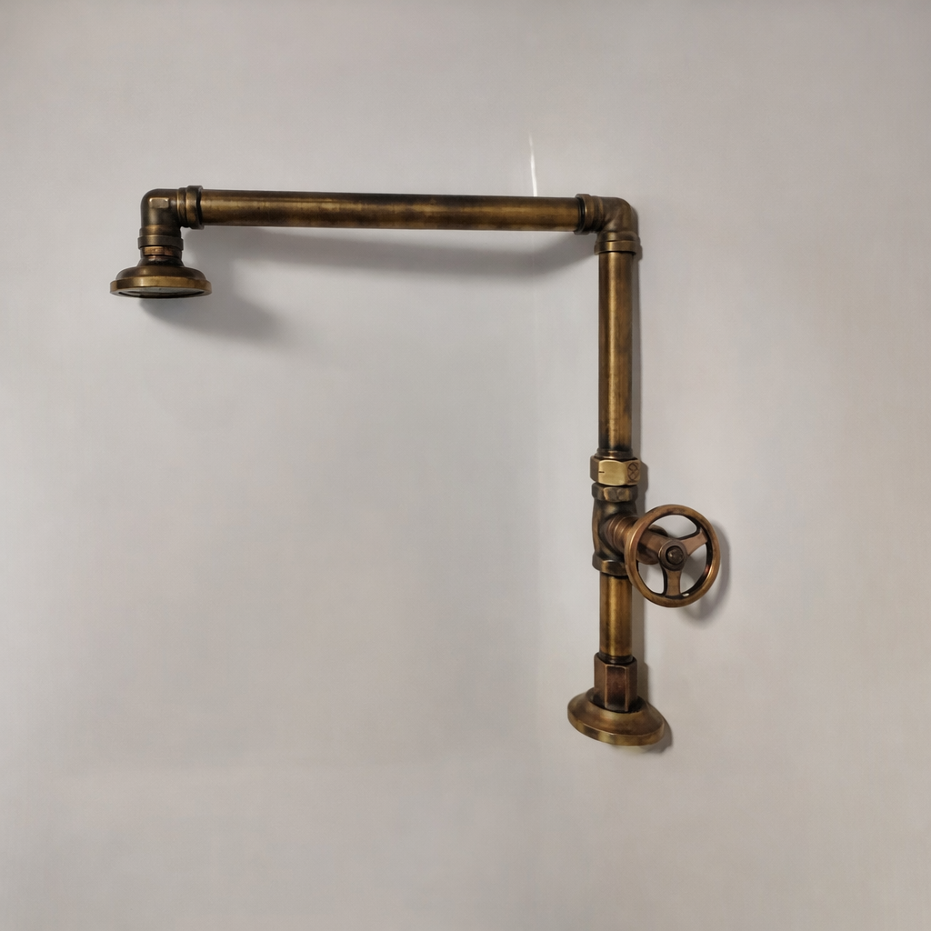 Llave de agua fría minimalista cuello alto para lavaplatos en bronce