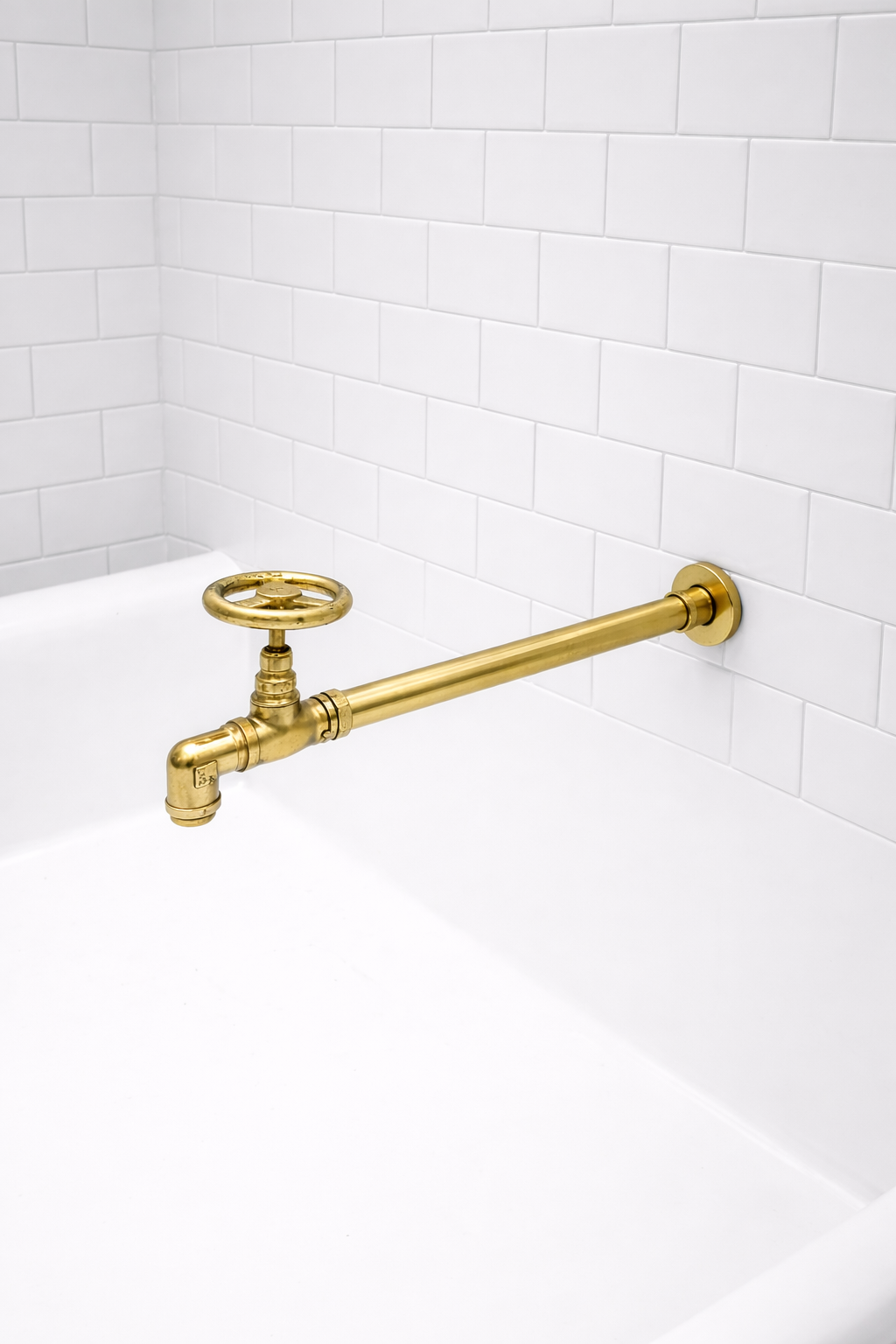 Monocontrol de pared para lavaplatos en bronce con caño alto giratorio