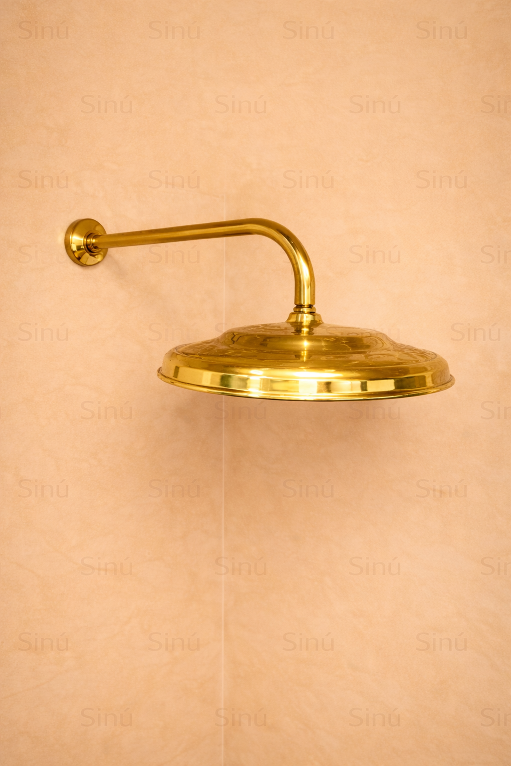 Duchas en bronce artesanal con tubería a la vista - Sinú Design