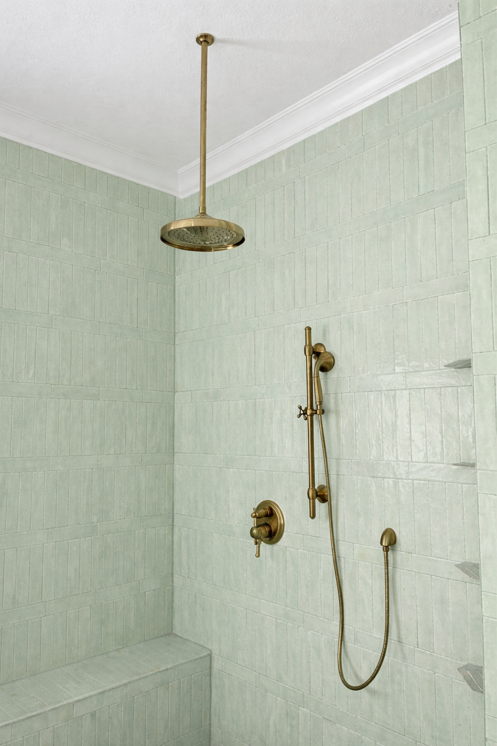 Regadera de techo XL tipo lluvia en bronce Sinú Design