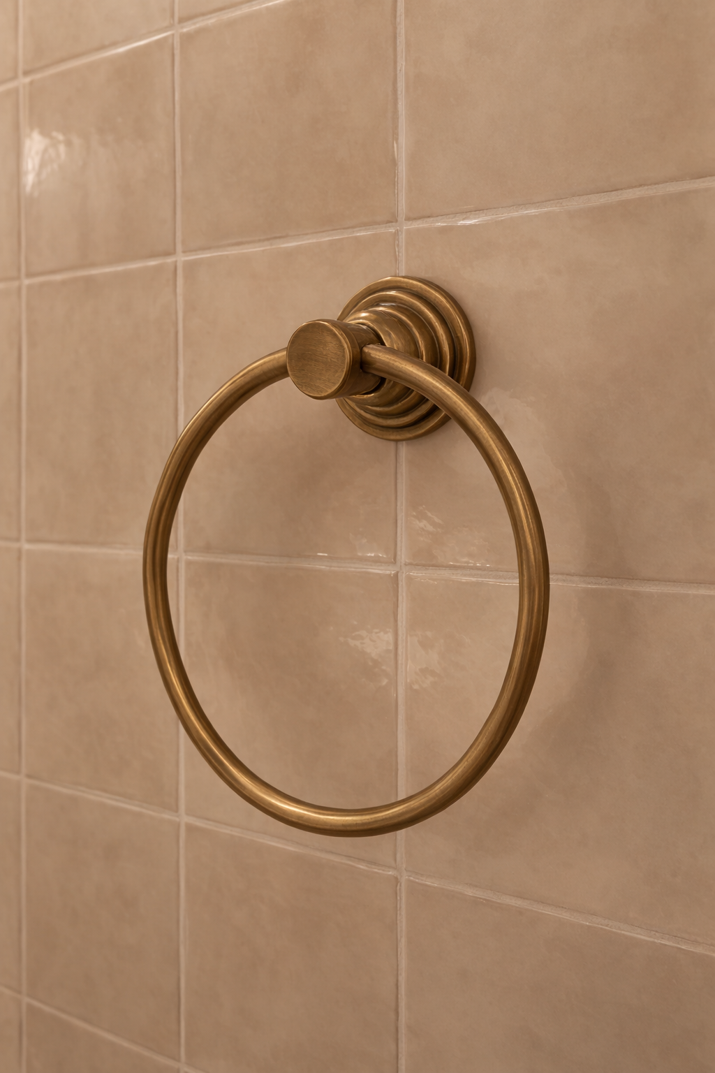 Toallero de manos hexágono en bronce Sinú Design