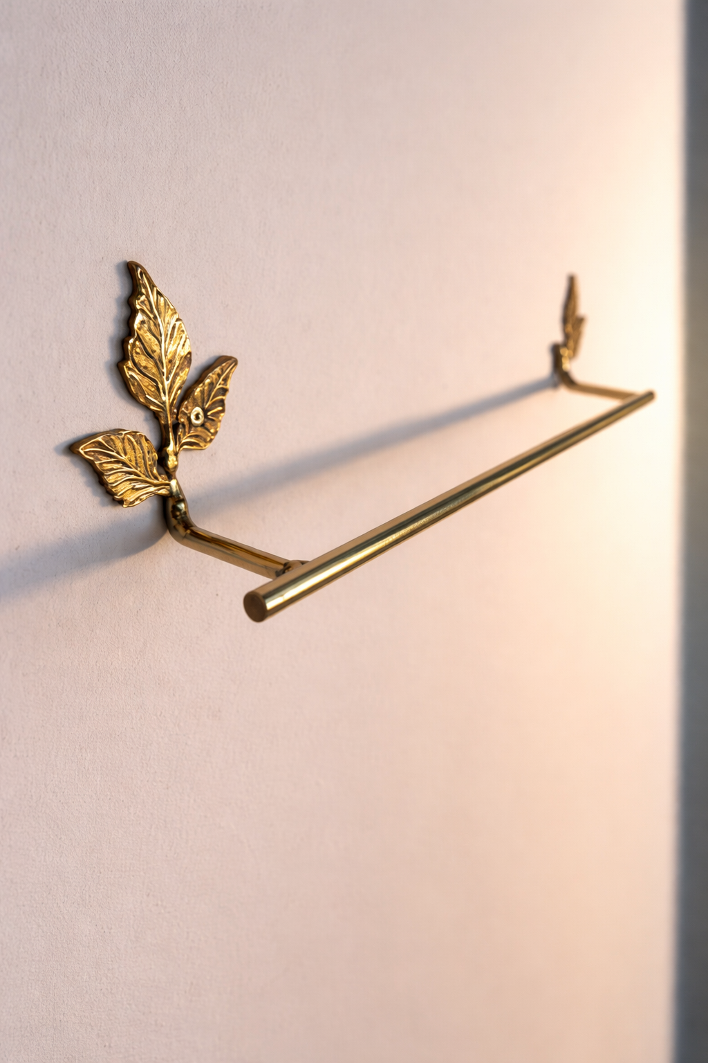 Toallero de barra clásico en bronce Sinú Design