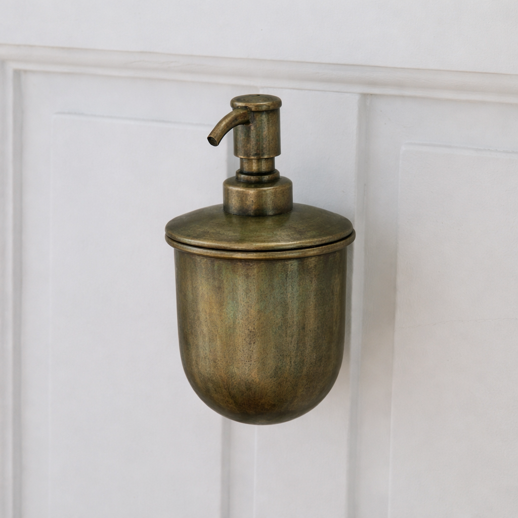 Dispensador de jabón bola en bronce Sinú Design