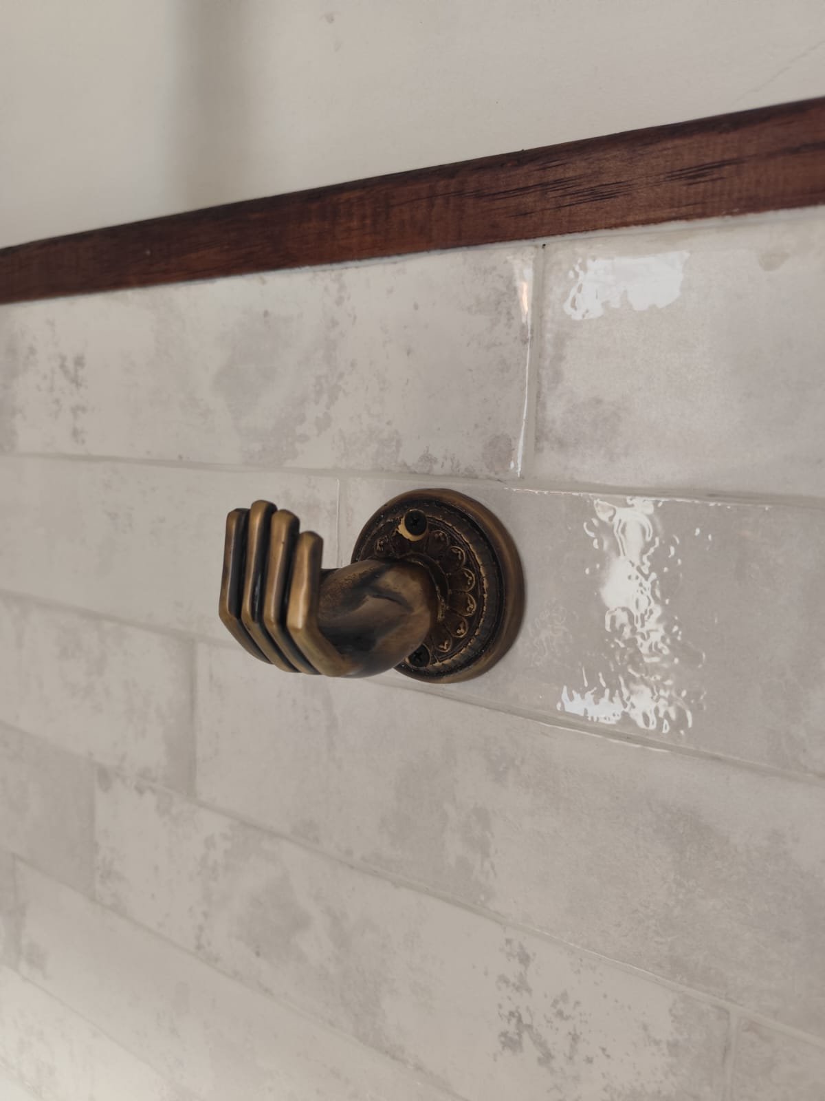 Gancho percha liso en bronce Sinú Design