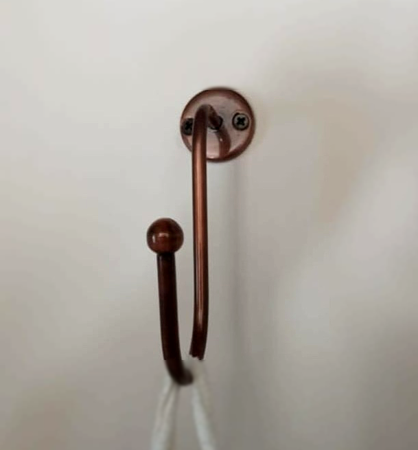 Gancho percha hojas en bronce Sinú Design