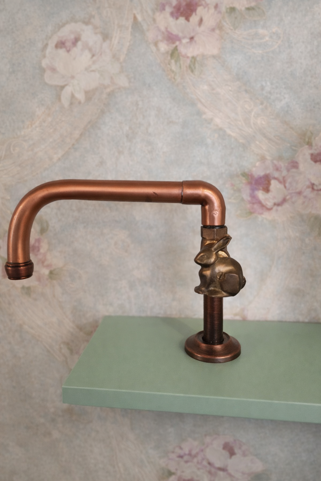 Llave de agua fría industrial cuello de ganso para lavaplatos en bronce