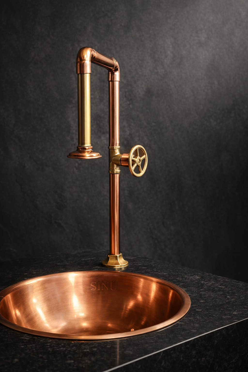 Llave de agua fría con manija lateral industrial para lavamanos en bronce