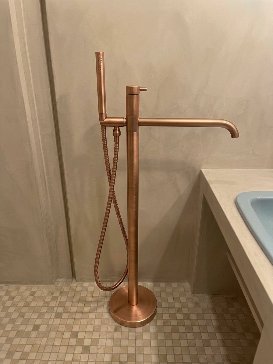 Monoblock de piso para tina